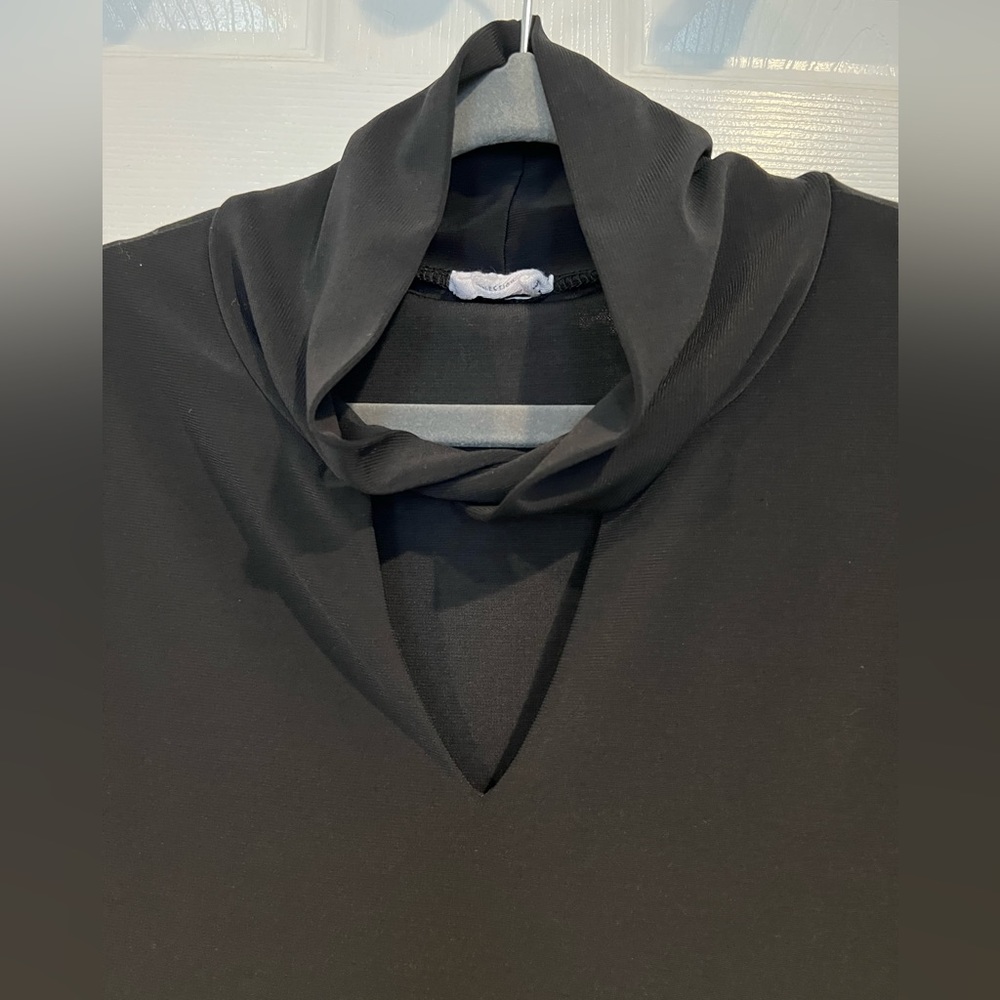 Le Lis Black Sleeveless Top - Picture 3 of 3